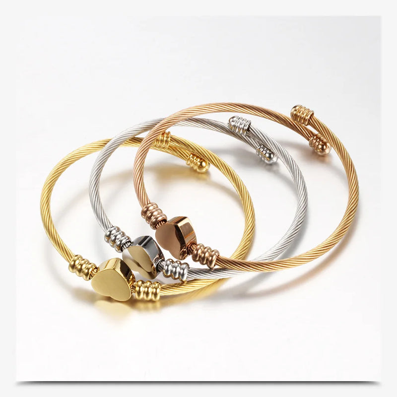 Pulseira Feminina em Aço Inoxidável com Coração Vazado, Banhada em Ouro Rosa, Ajustável e Antialérgica
