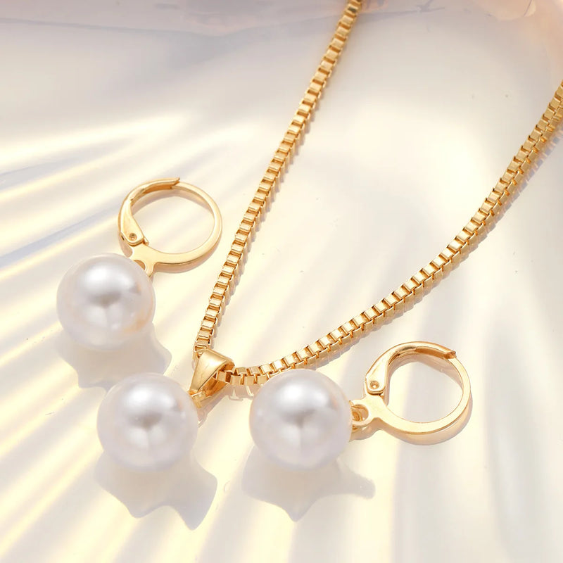 Kit 3 Peças com Colar de Pérola, Brincos e Pingente Clássico, Joia Elegante para Casamento e Presente Especial