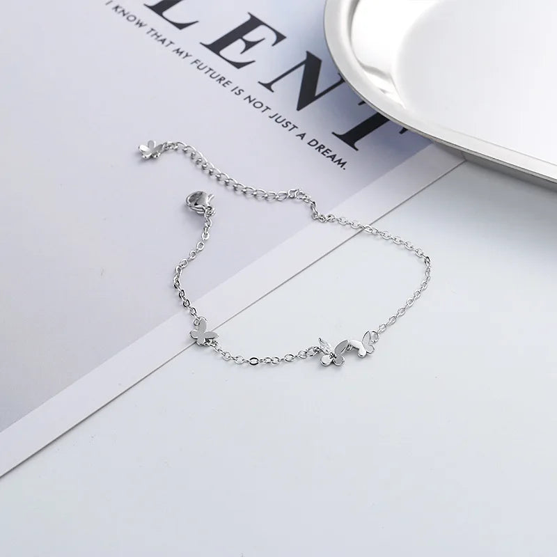 Pulseira Feminina em Prata 925 com Borboletas Cravejadas, Design Romântico e Ajustável para Datas Especiais