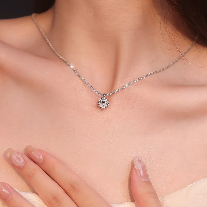 Colar Coroa em Prata 925 com Moissanite VVS1, Brilho Intenso e Luxo Atemporal
