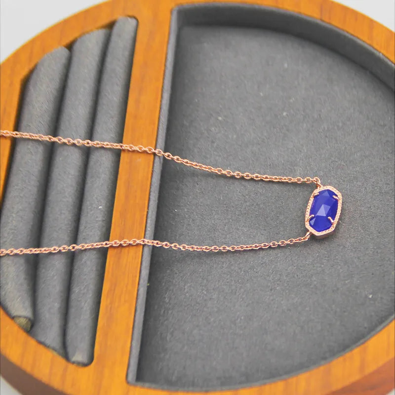 Colar Clássico com Pedra Oval Azul Olho de Gato, Elegância Intemporal em Cada Detalhe