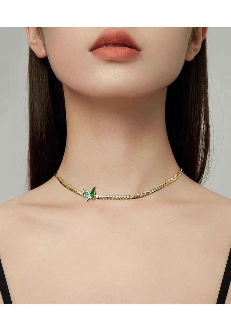 Colar Gargantilha com Corações Empilhados em Aço Inoxidável Dourado, Minimalismo e Elegância Feminina