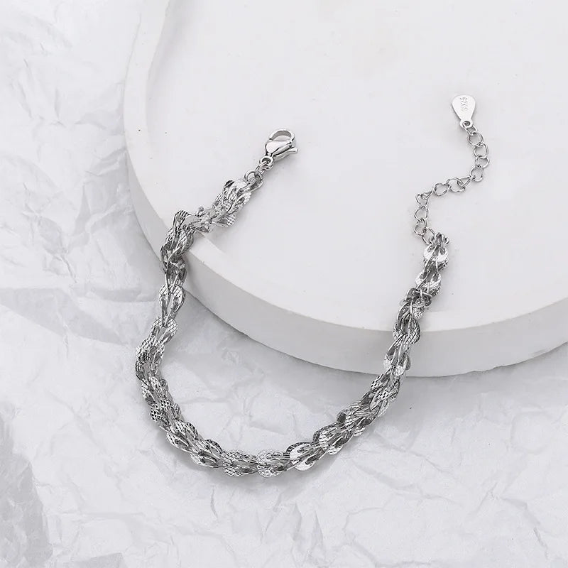 Pulseira Feminina em Prata 925 com Borboletas Cravejadas, Design Romântico e Ajustável para Datas Especiais