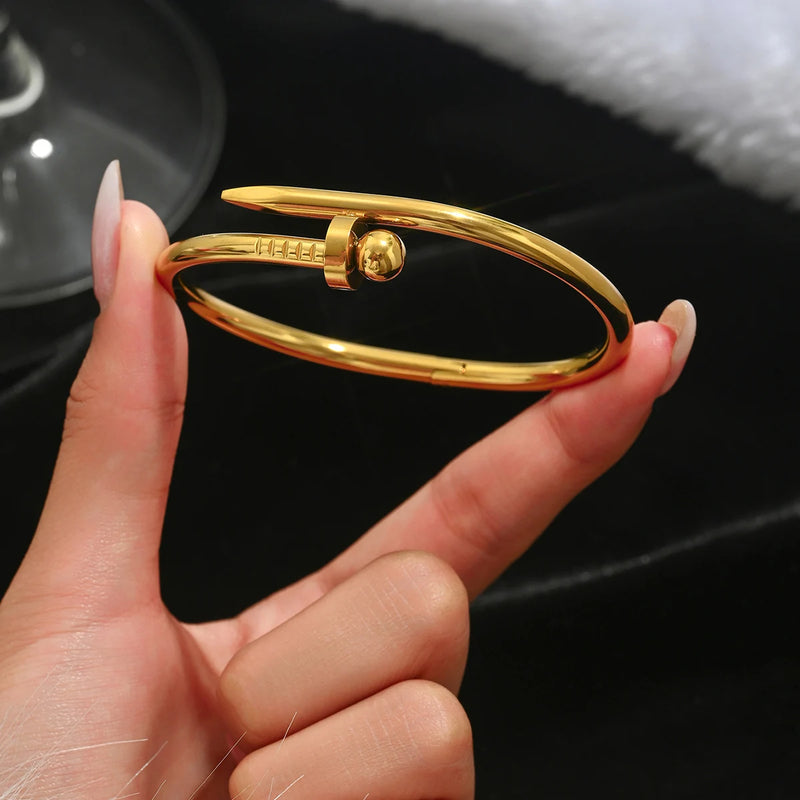 Pulseira Feminina Trevo de Quatro Folhas em Aço Inoxidável Dourado com Cristais, Estilo Clássico e Sofisticado