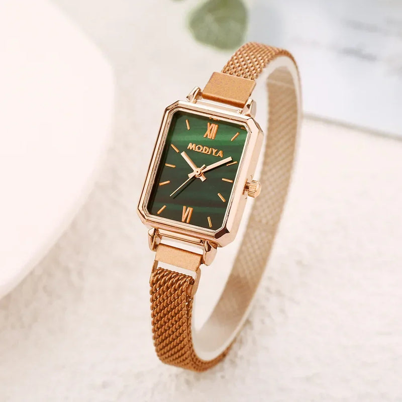 Relógio Feminino Retangular Luxo com Pulseira Magnética em Aço Inox, Mostrador Verde com Detalhes em Rosa Ouro