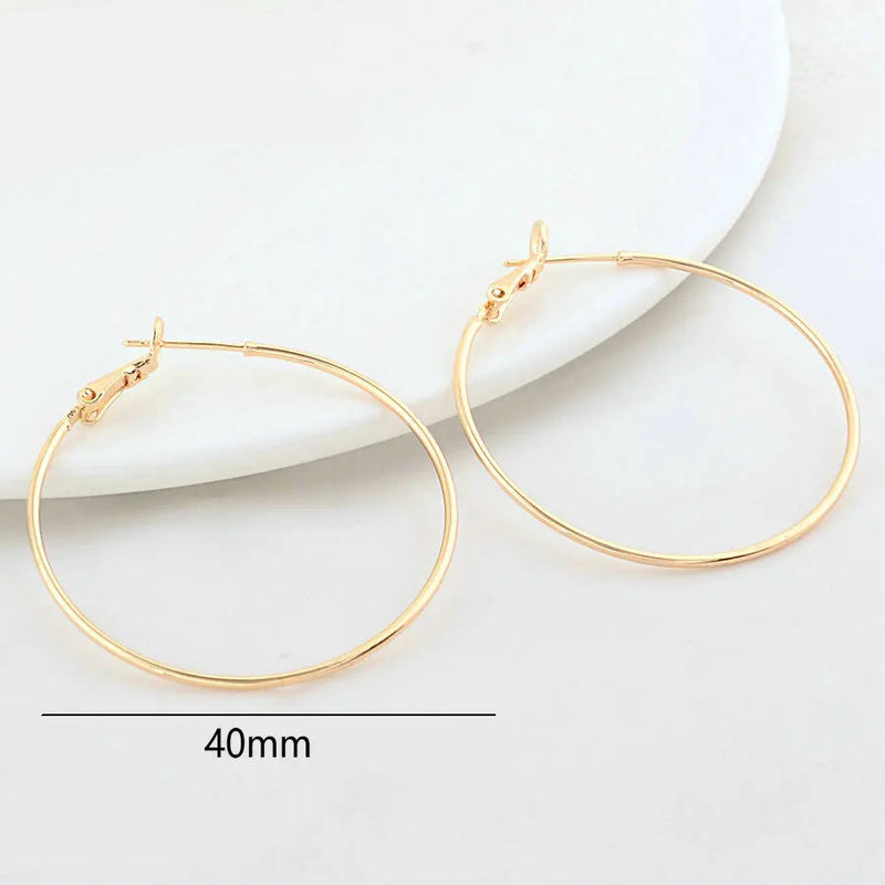 Conjunto com 6 Brincos de Argola em Latão Dourado 18K, Acessório Versátil para Moda e Fabricação de Joias