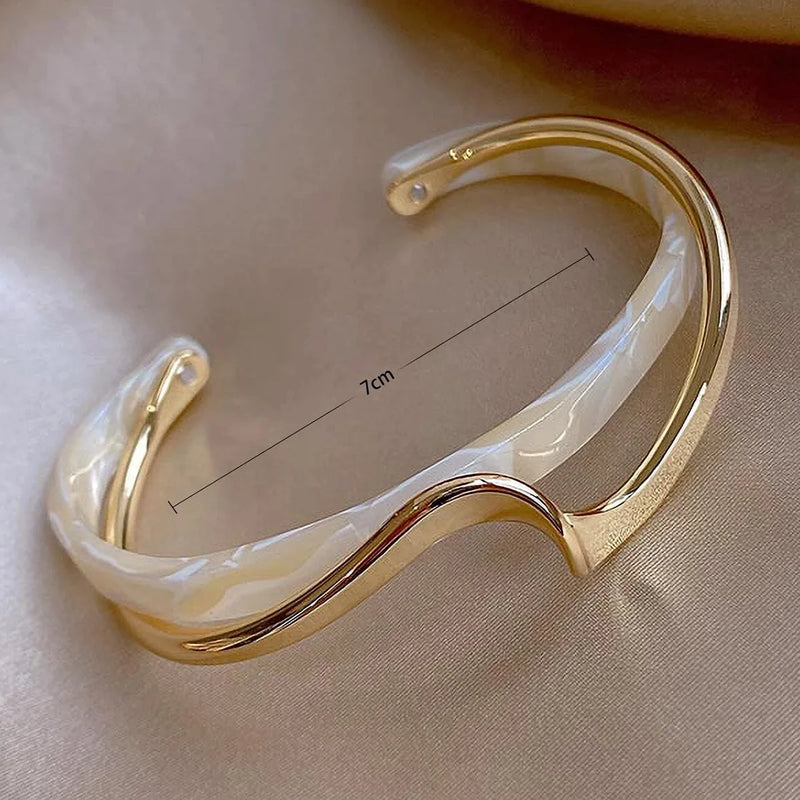 Pulseira Feminina em Aço Titânio com Detalhes de Zircônia, Estilo Clássico Moderno para Uso Diário