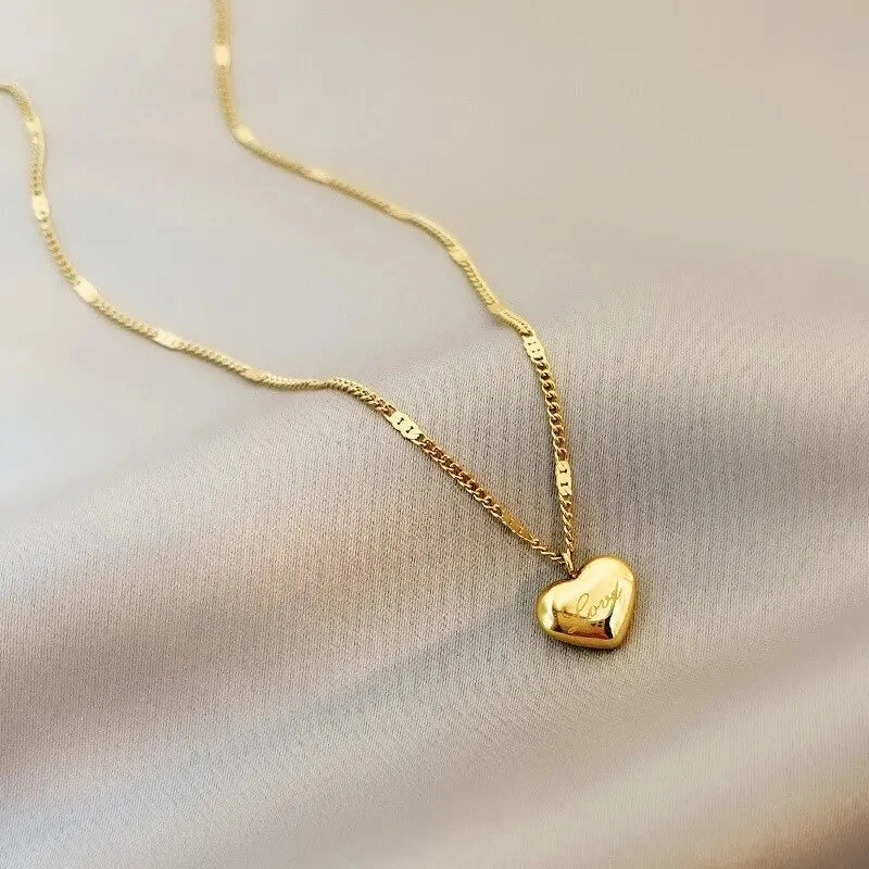 Colar Gargantilha com Corações Empilhados em Aço Inoxidável Dourado, Minimalismo e Elegância Feminina