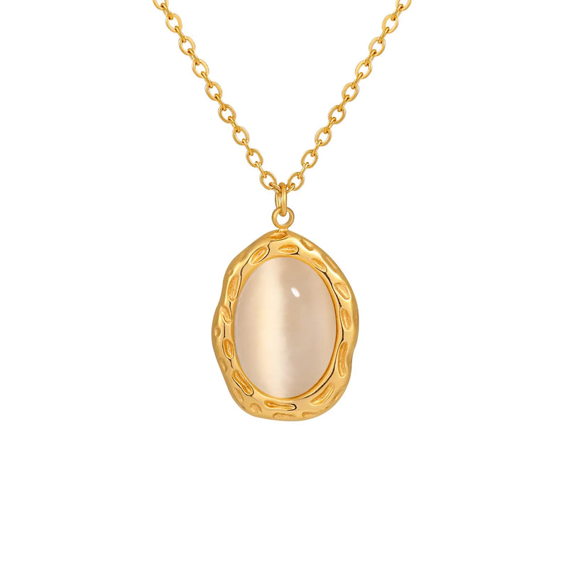 Colar Gargantilha com Corações Empilhados em Aço Inoxidável Dourado, Minimalismo e Elegância Feminina