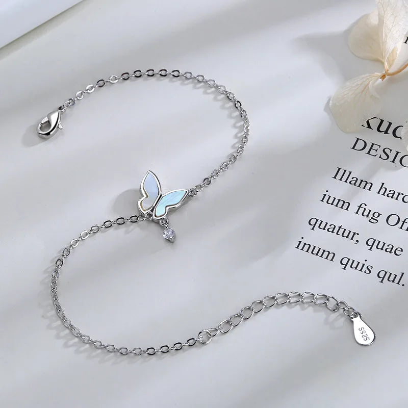Pulseira Feminina em Prata 925 com Borboletas Cravejadas, Design Romântico e Ajustável para Datas Especiais