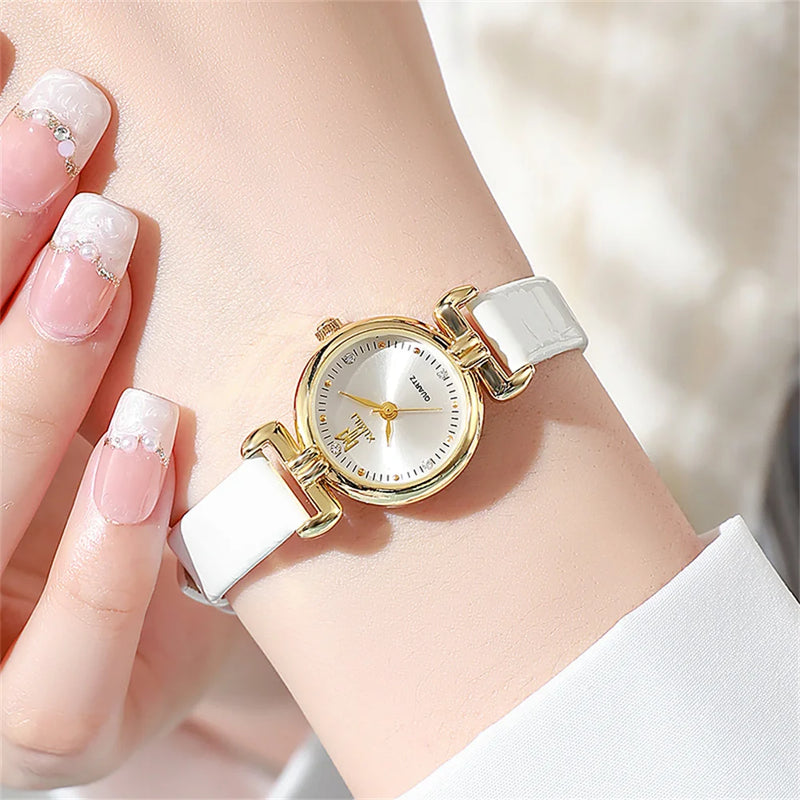 Relógio Feminino Pequeno de Quartzo 22mm, Pulseira em Couro Branco, Estilo Minimalista com Detalhes em Diamante
