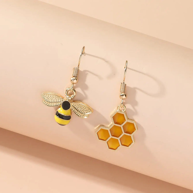 Brincos Femininos com Pingente de Abelha, Design Delicado e Moderno para Looks Casuais e Charmosos
