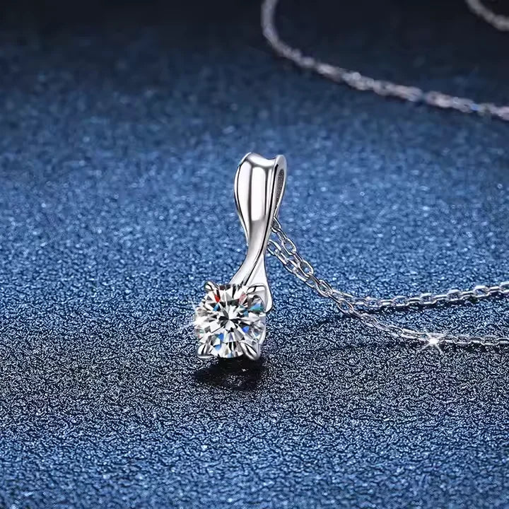 Colar de Moissanite com Pingente Rotativo em Prata 925, Design Exclusivo e Sofisticação Oriental