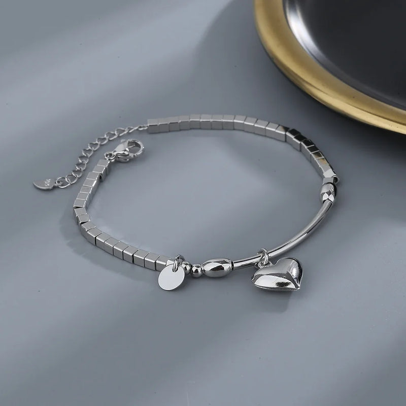 Pulseira Feminina em Prata 925 com Borboletas Cravejadas, Design Romântico e Ajustável para Datas Especiais