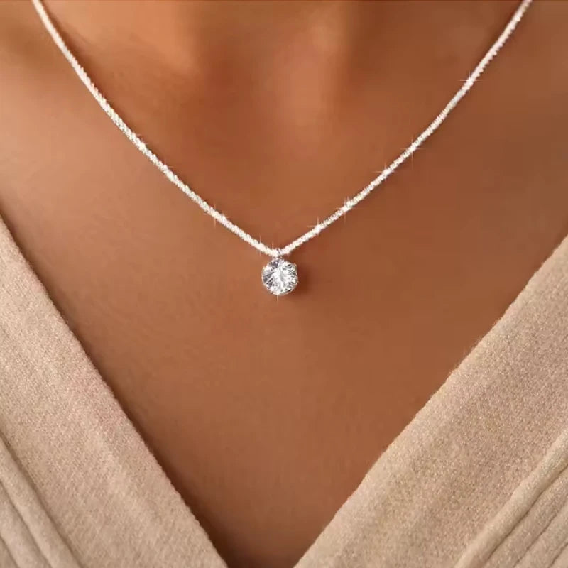 Colar Coroa em Prata 925 com Moissanite VVS1, Brilho Intenso e Luxo Atemporal