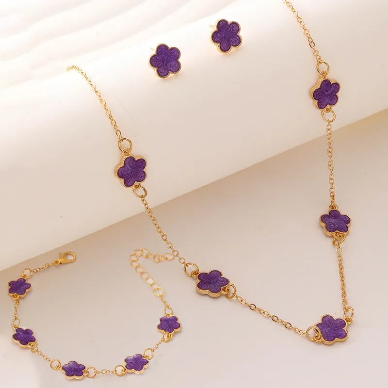Conjunto Elegante com Colar, Brincos e Pulseira em Design de Trevo para Brilhar em Qualquer Ocasião
