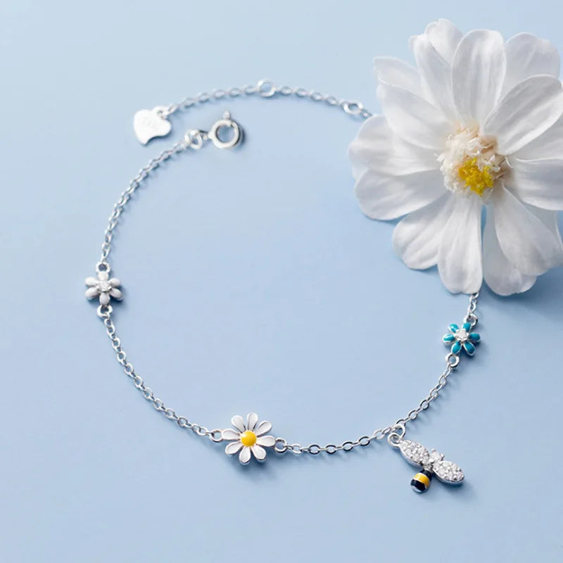 Pulseira Feminina em Prata 925 com Borboletas Cravejadas, Design Romântico e Ajustável para Datas Especiais