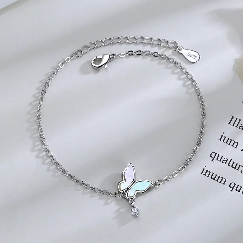 Pulseira Feminina em Prata 925 com Borboletas Cravejadas, Design Romântico e Ajustável para Datas Especiais