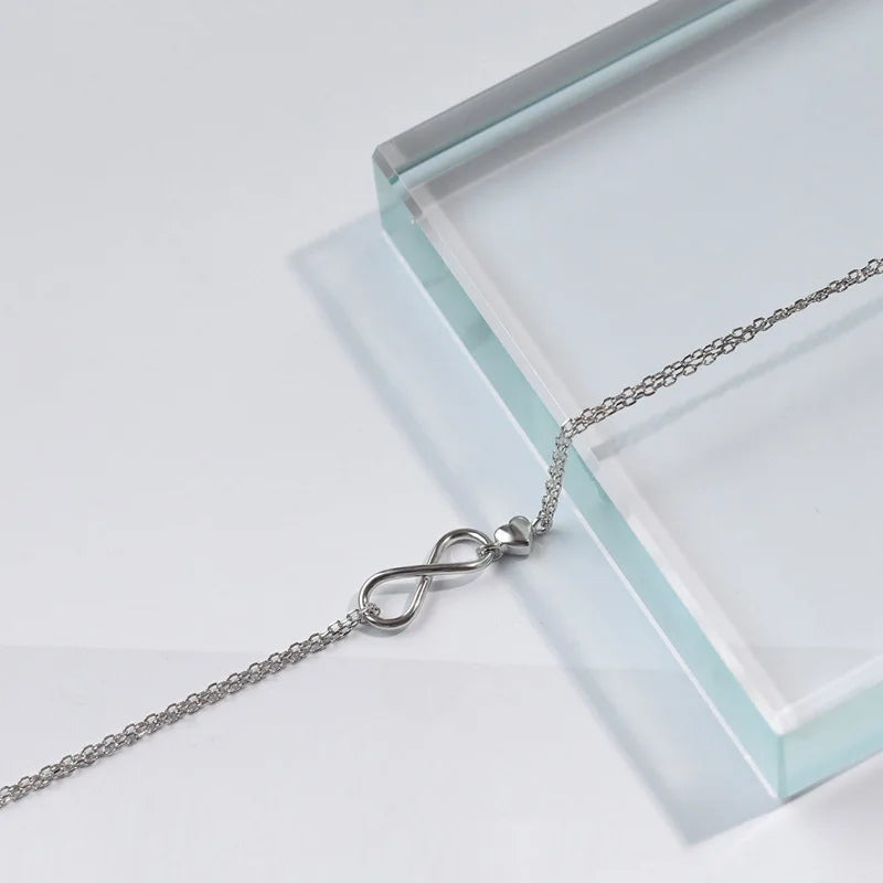 Pulseira Feminina em Prata 925 com Borboletas Cravejadas, Design Romântico e Ajustável para Datas Especiais