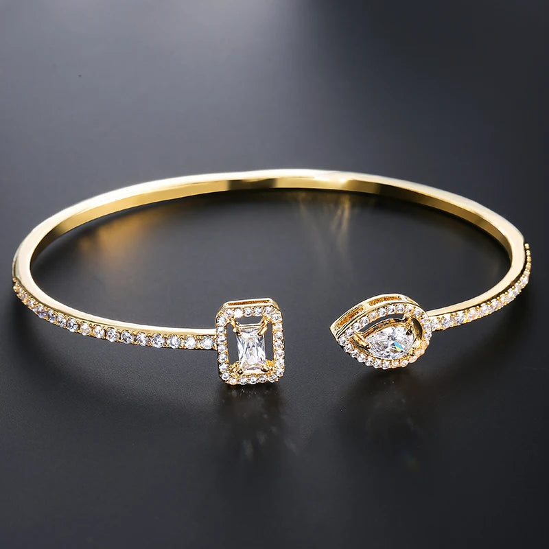 Pulseira Feminina de Luxo em Cobre Dourado com Zircônia Cúbica, Design Geométrico Sofisticado