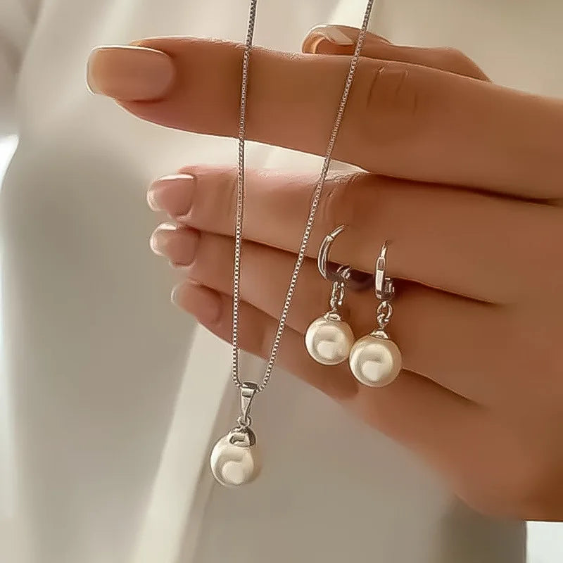 Kit 3 Peças com Colar de Pérola, Brincos e Pingente Clássico, Joia Elegante para Casamento e Presente Especial