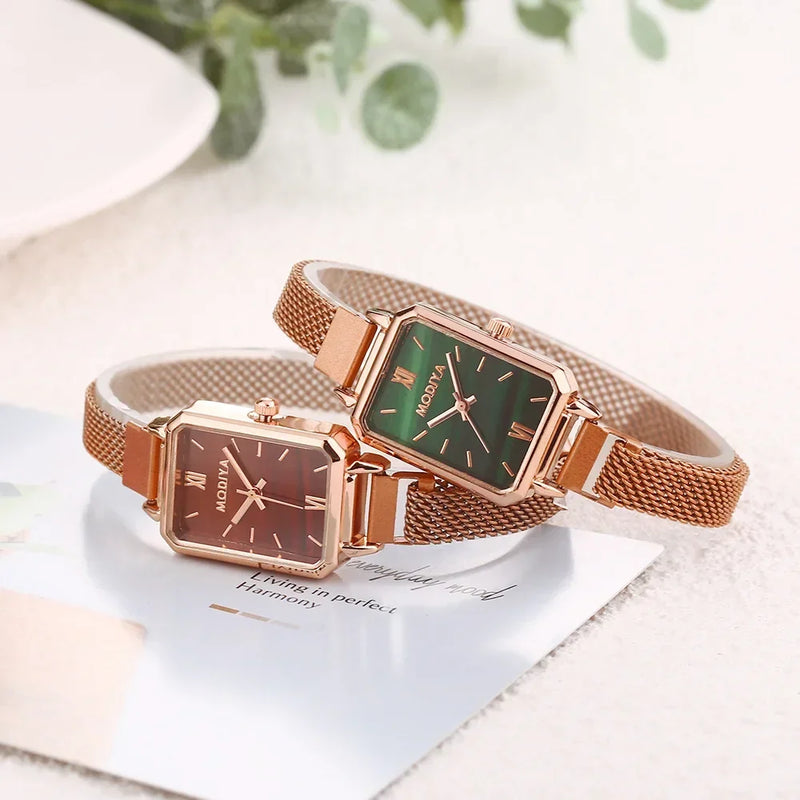 Relógio Feminino Retangular Luxo com Pulseira Magnética em Aço Inox, Mostrador Verde com Detalhes em Rosa Ouro