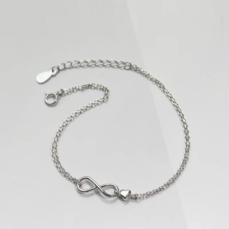 Pulseira Feminina em Prata 925 com Borboletas Cravejadas, Design Romântico e Ajustável para Datas Especiais