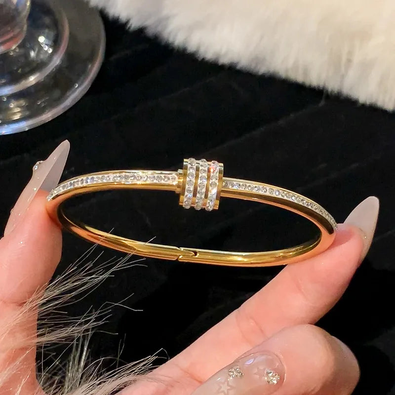 Pulseira Feminina em Aço Titânio com Detalhes de Zircônia, Estilo Clássico Moderno para Uso Diário