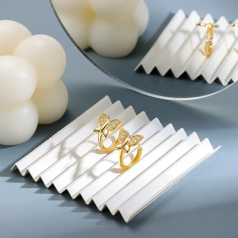 Brincos de Argola com Zircão Banhados a Ouro 14K, Joia Clássica e Versátil para Mulheres Modernas