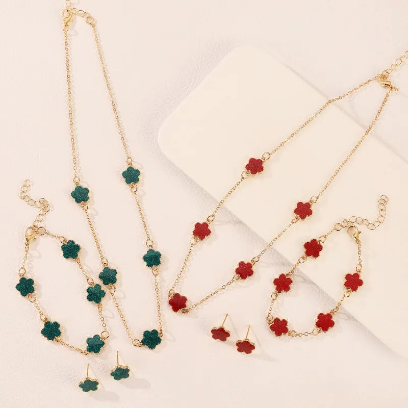 Conjunto Elegante com Colar, Brincos e Pulseira em Design de Trevo para Brilhar em Qualquer Ocasião