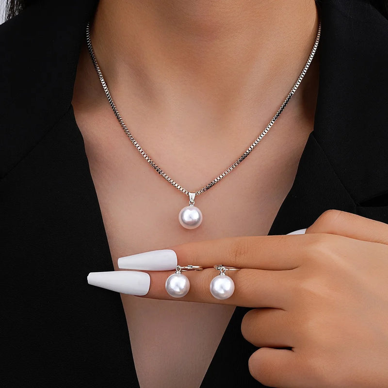 Kit 3 Peças com Colar de Pérola, Brincos e Pingente Clássico, Joia Elegante para Casamento e Presente Especial