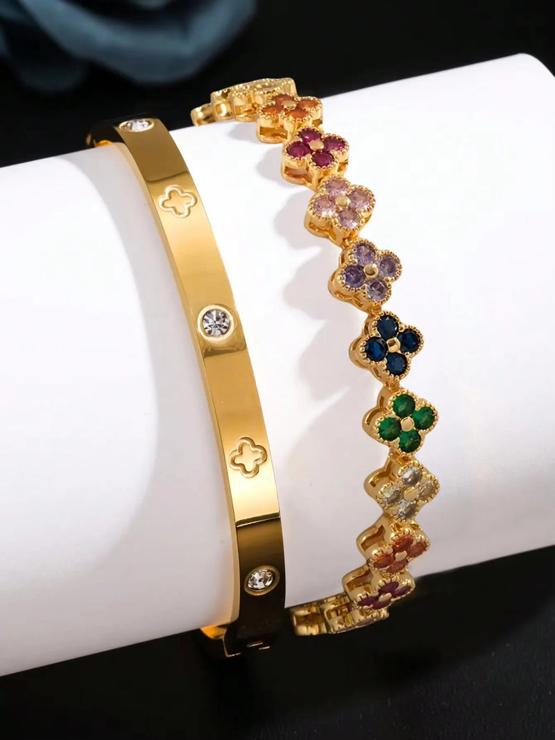Conjunto com 2 Pulseiras Femininas em Aço Inoxidável Dourado, Design Lucky Clover com Detalhes em Cristal