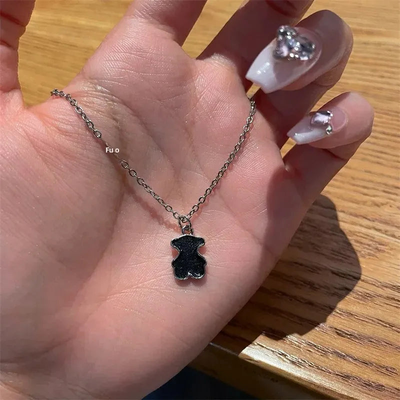 Colar Feminino com Pingente de Urso, Design Exclusivo e Toque Moderno de Luxo Leve e Versátil