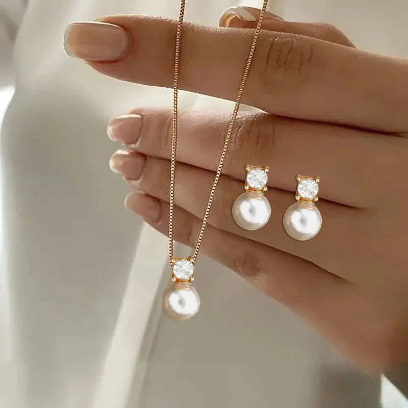 Kit 3 Peças com Colar de Pérola, Brincos e Pingente Clássico, Joia Elegante para Casamento e Presente Especial