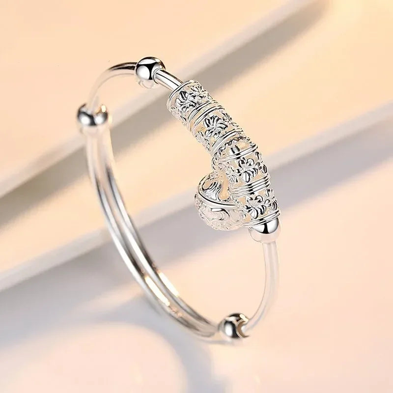 Pulseira Feminina de Charme com Pingentes, Design Boho Chic em Estilo Manguito com Sino Decorativo
