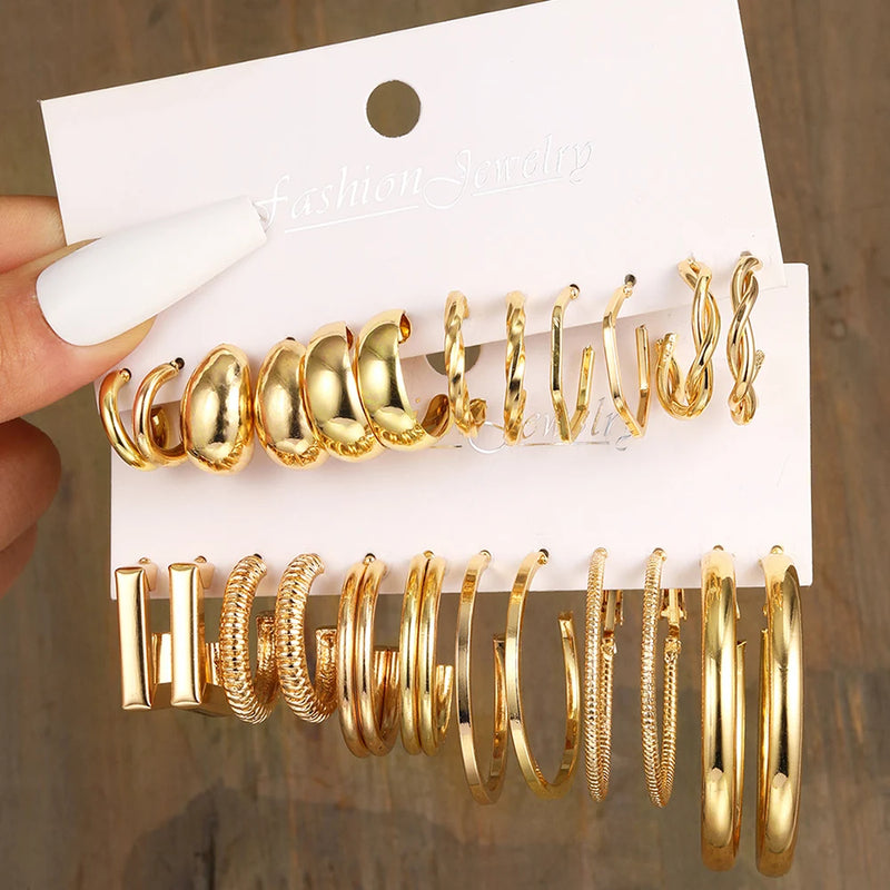 Super Kit 58 Peças Douradas com Colares, Brincos, Anéis e Pulseiras para Estilo Versátil e Completo
