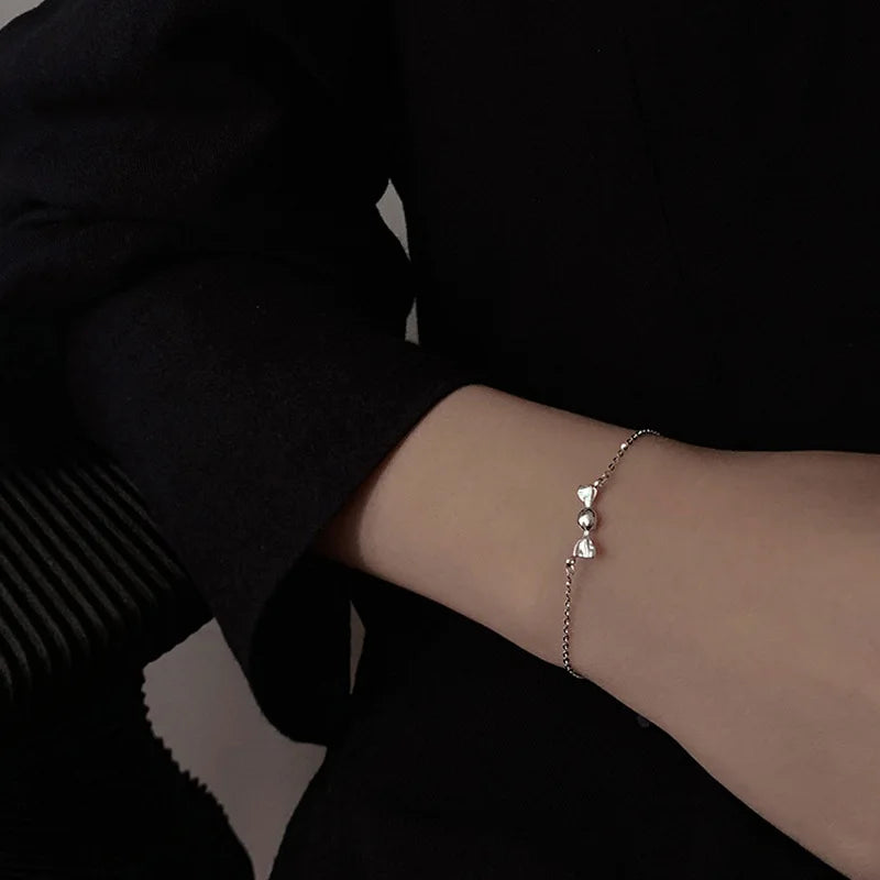 Pulseira Feminina em Prata 925 com Borboletas Cravejadas, Design Romântico e Ajustável para Datas Especiais