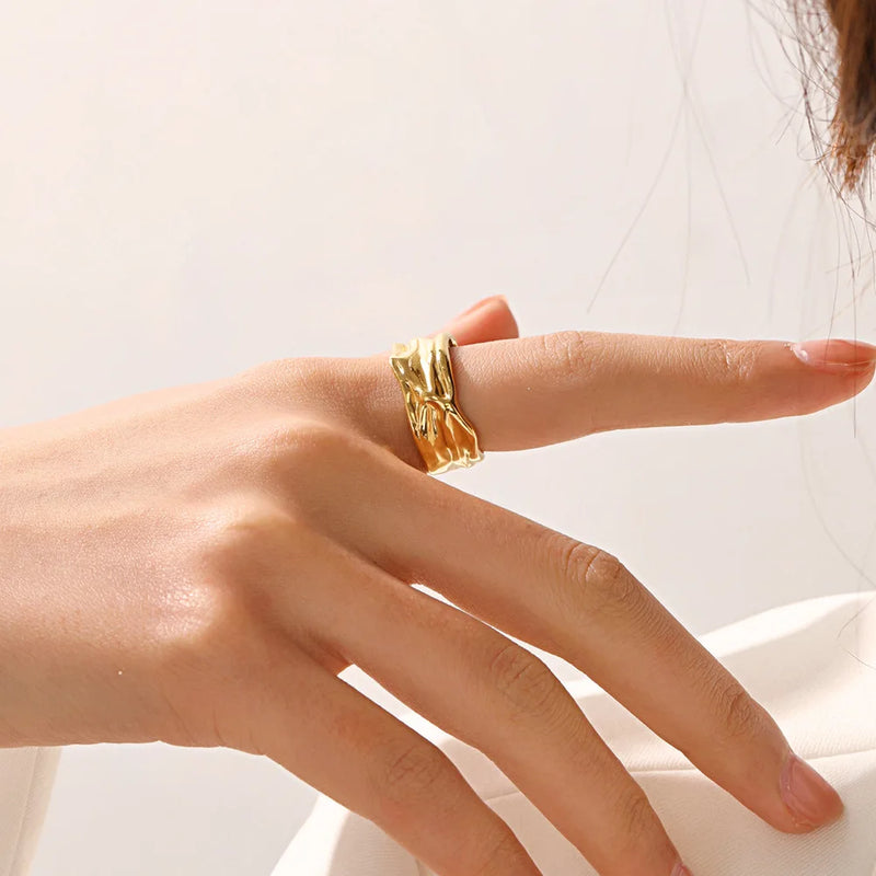 Anel Feminino Aberto Geométrico em Aço Inoxidável Dourado, Design Irregular Moderno e Estilo Minimalista