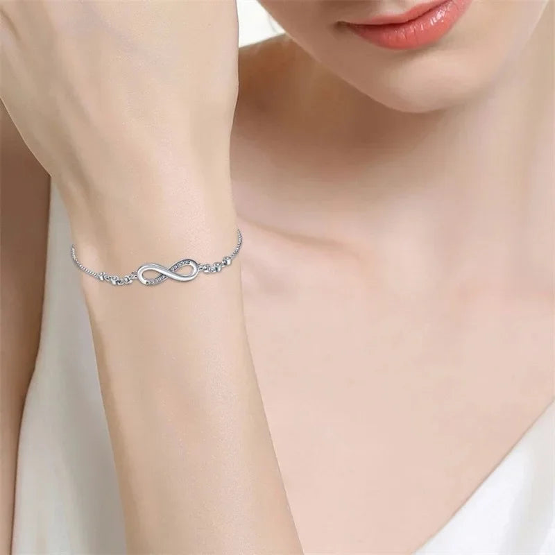 Pulseira Feminina em Prata 925 com Cristal, Design Vintage Ajustável com Detalhes de Nó e Charme Sofisticado