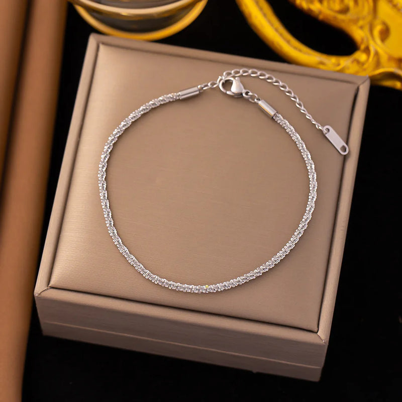 Pulseira Feminina em Prata 925 com Cristal, Design Vintage Ajustável com Detalhes de Nó e Charme Sofisticado