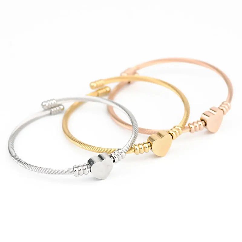 Pulseira Feminina em Aço Inoxidável com Coração Vazado, Banhada em Ouro Rosa, Ajustável e Antialérgica