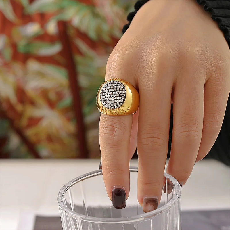 Anel Feminino em Aço Inoxidável Banhado a Ouro 18K com Strass Brilhantes, Estilo Fashion à Prova D’Água