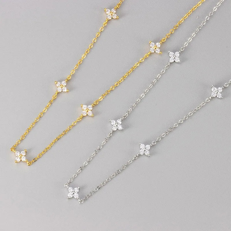 Colar Feminino em Aço Inoxidável com Pingente Trevo de Quatro Folhas, Elegância e Sorte em Uma Joia