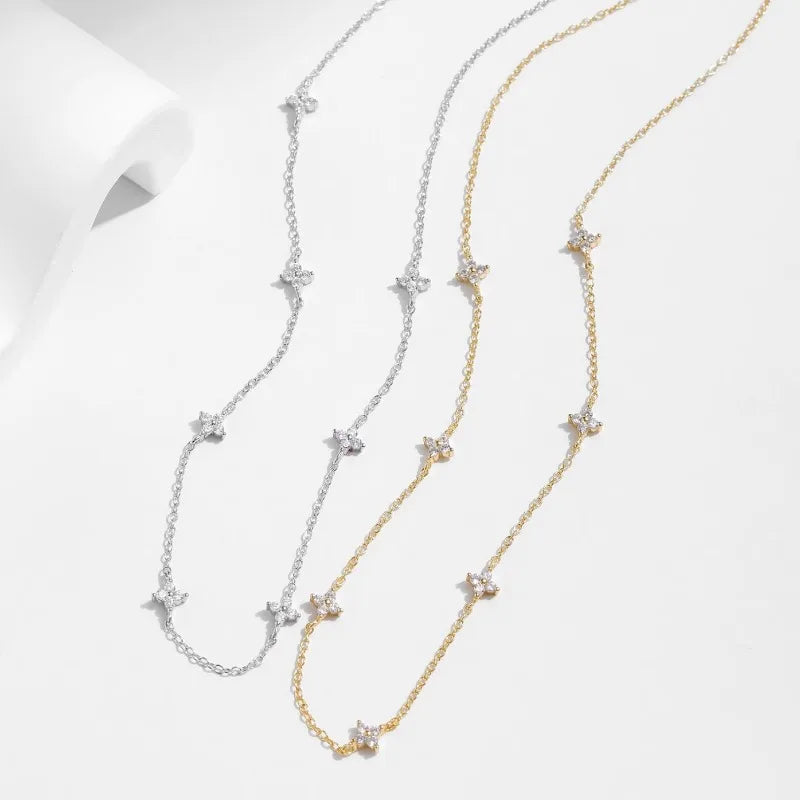 Colar Feminino em Aço Inoxidável com Pingente Trevo de Quatro Folhas, Elegância e Sorte em Uma Joia
