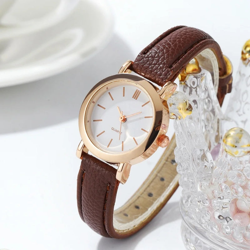 Relógio Feminino de Quartzo com Pulseira de Couro, Mostrador Pequeno com Algarismos Arábicos e Estilo Delicado