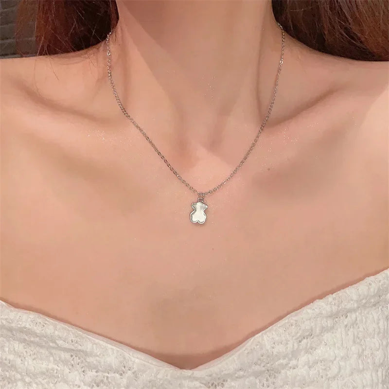 Colar Feminino com Pingente de Urso, Design Exclusivo e Toque Moderno de Luxo Leve e Versátil