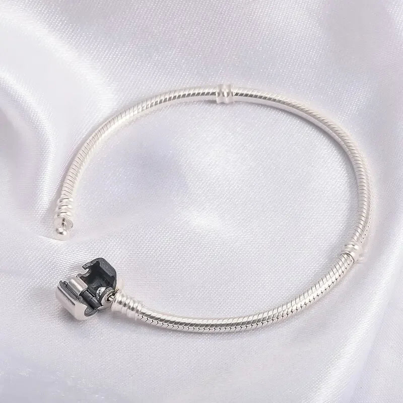 Pulseira Feminina em Prata 925 Modelo Osso de Cobra, Design Suave e Feito à Mão com Acabamento Premium