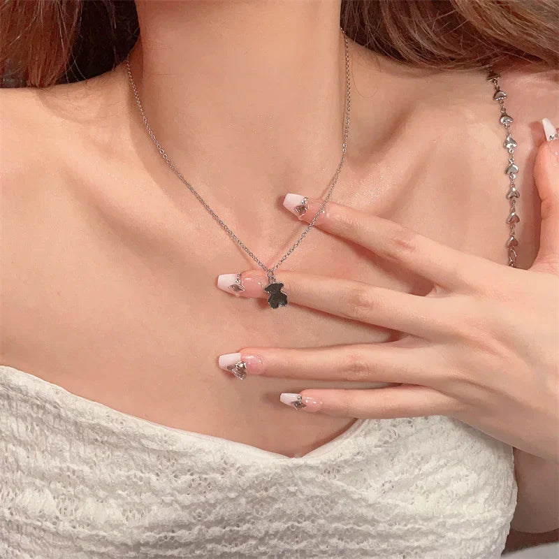 Colar Feminino com Pingente de Urso, Design Exclusivo e Toque Moderno de Luxo Leve e Versátil