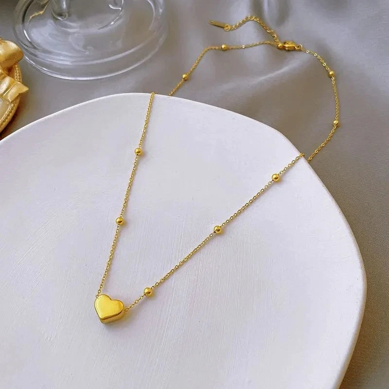 Colar Gargantilha com Corações Empilhados em Aço Inoxidável Dourado, Minimalismo e Elegância Feminina