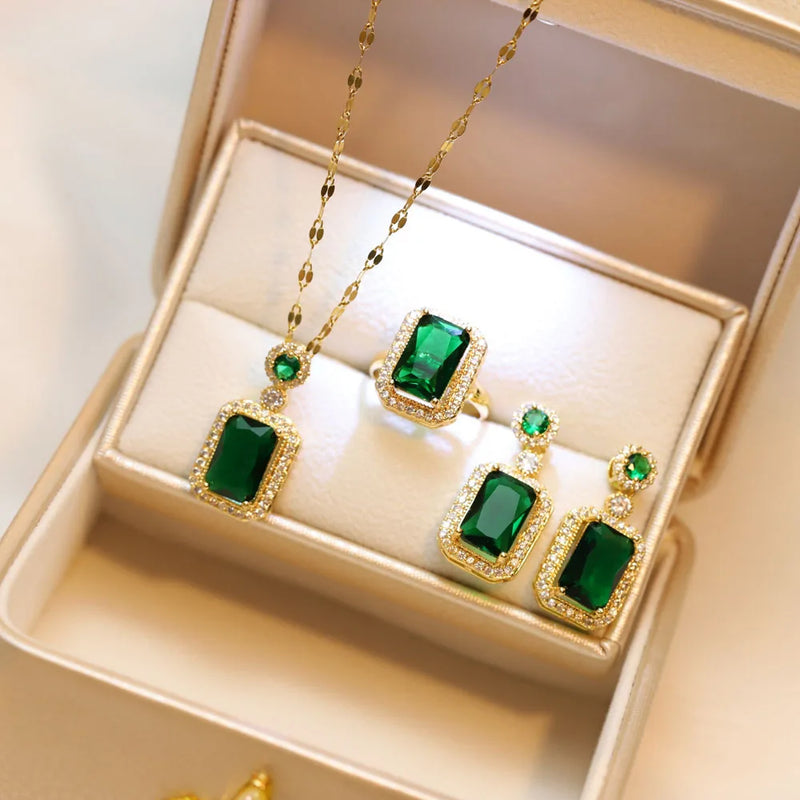 Kit com 4 Peças de Joias Femininas, Colar, Brincos e Anel em Strass Quadrado para Noivas e Festas Especiais